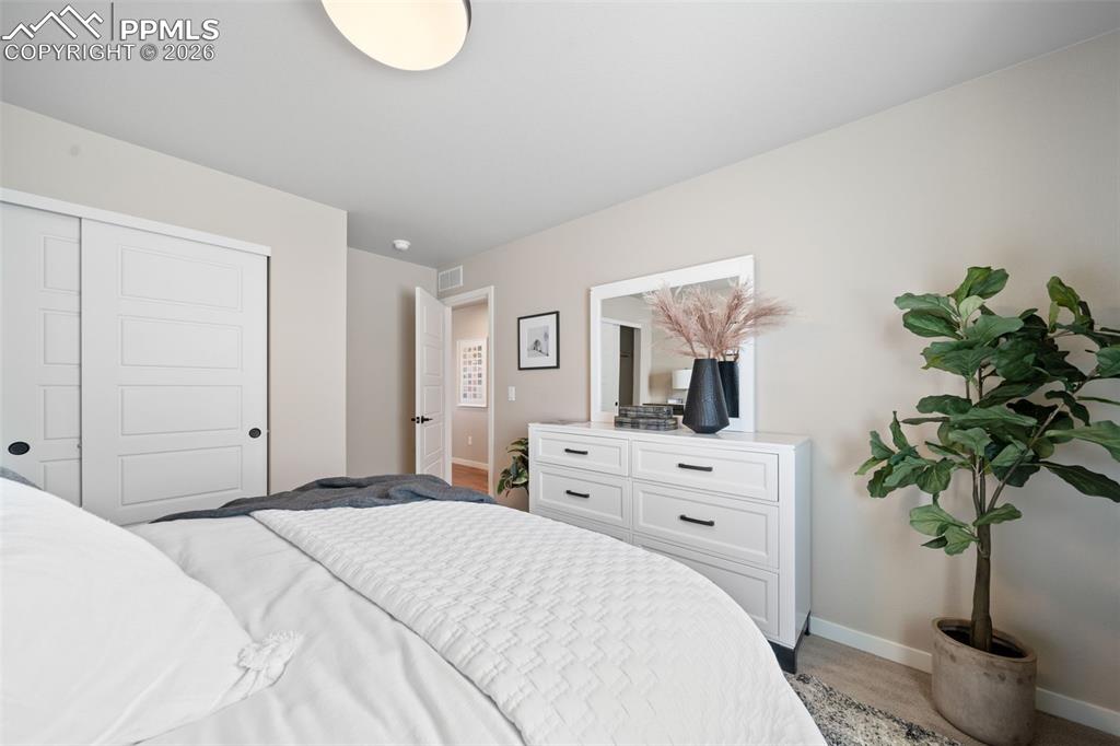 Image 4 of 49: Photos of a model home