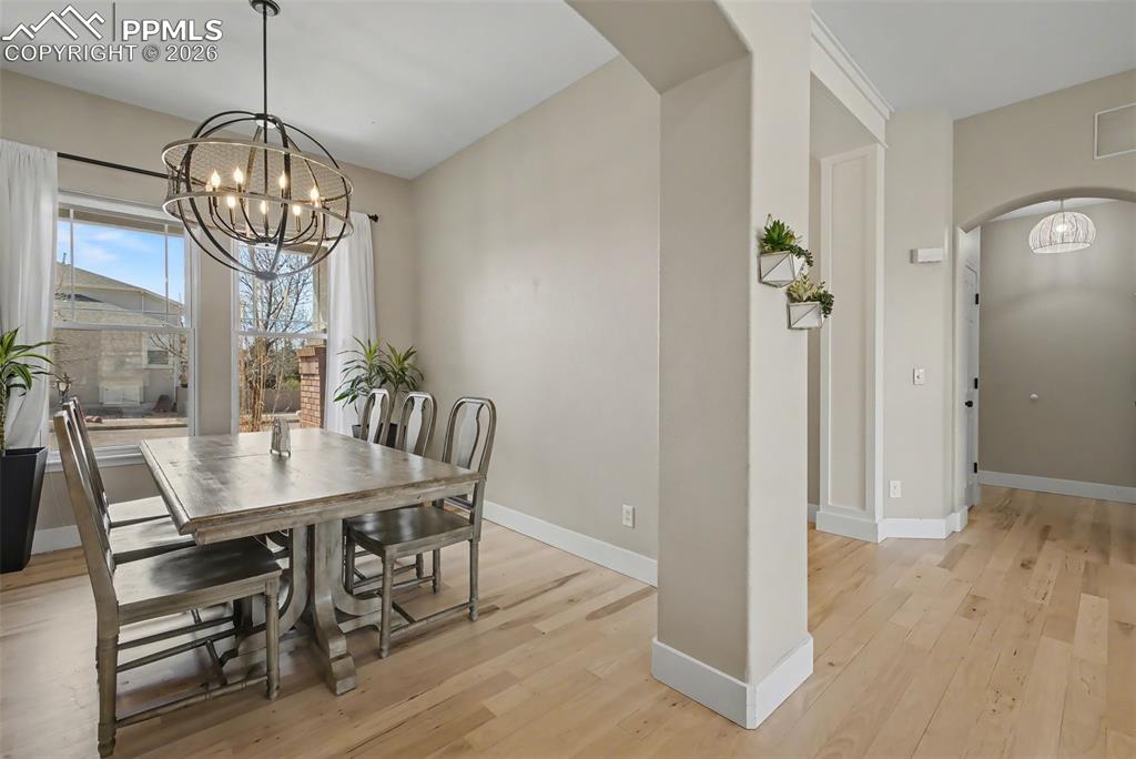 Image 10 of 50: Dining Area