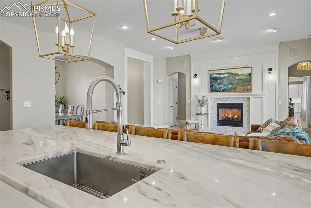 Image 14 of 50: Kitchen