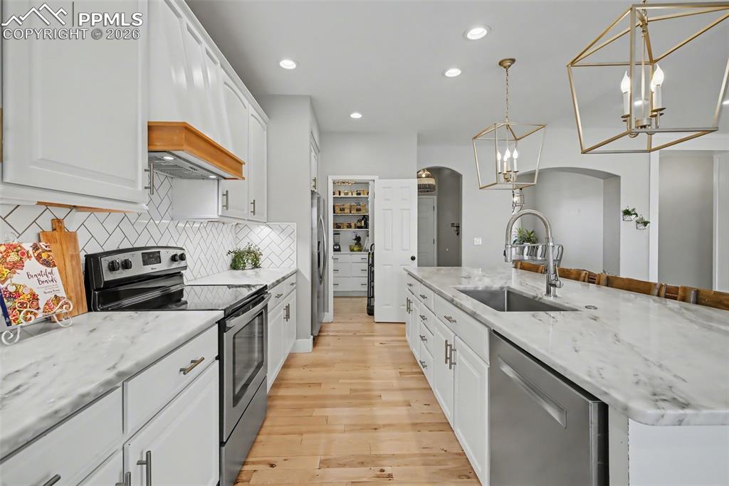 Image 16 of 50: Kitchen