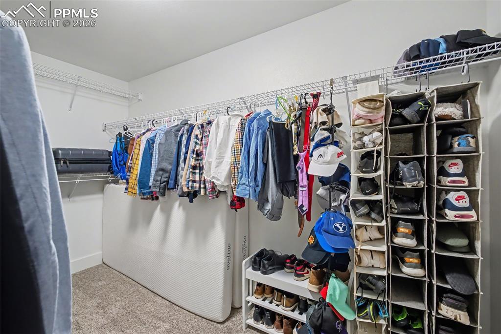 Image 36 of 50: Closet