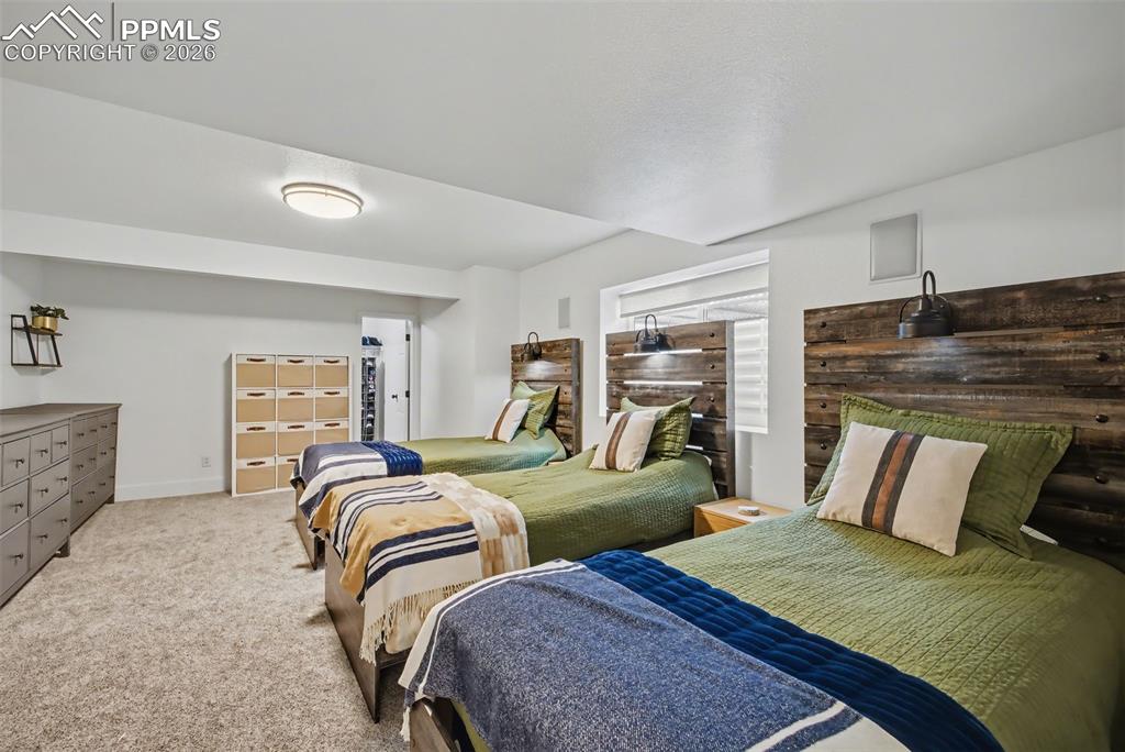 Image 38 of 50: Bedroom