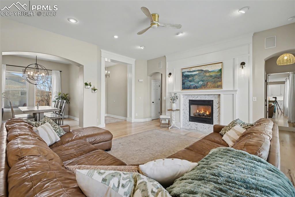 Image 9 of 50: Living Room