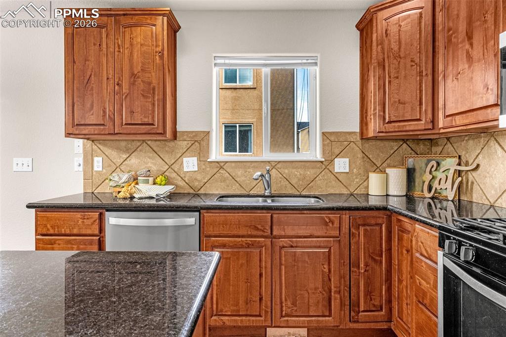 Image 10 of 44: Kitchen