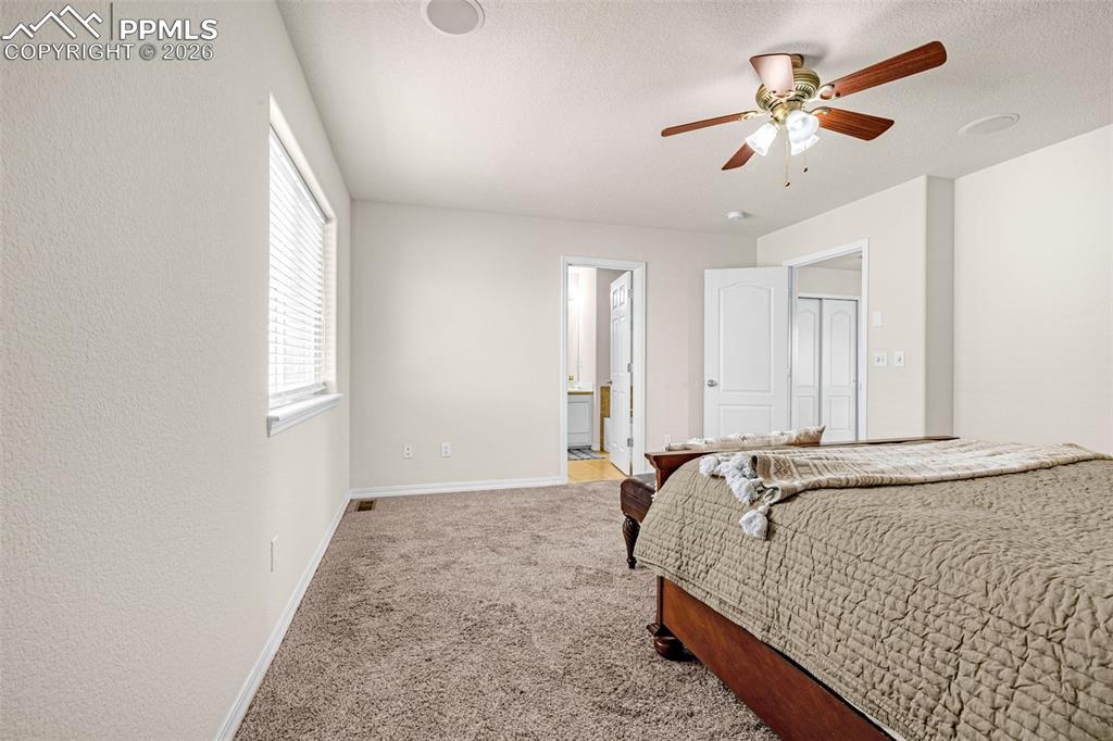 Image 19 of 44: Bedroom