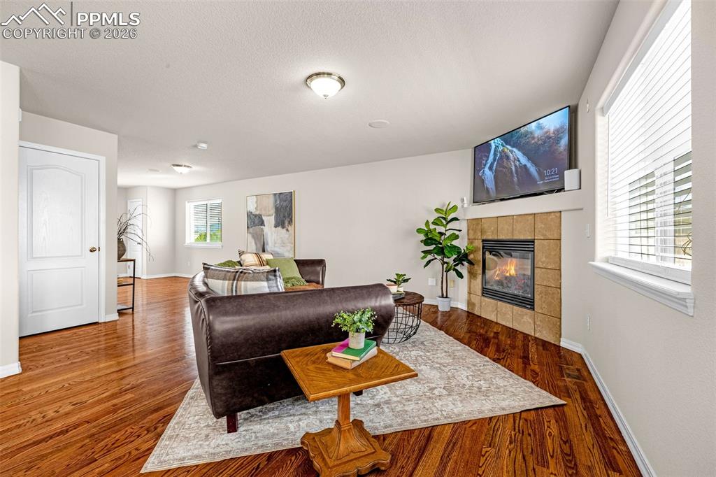 Image 5 of 44: Living Room