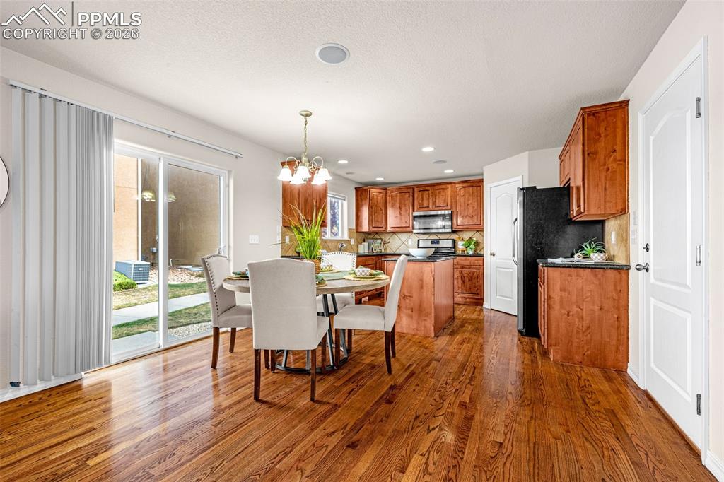 Image 6 of 44: Dining Area