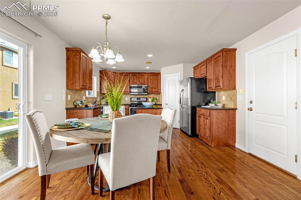 Image 7 of 44: Dining Area