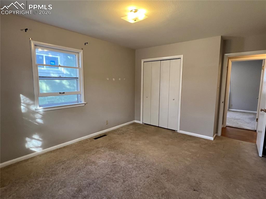 Image 12 of 18: Bedroom