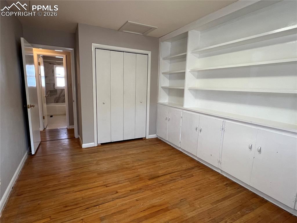 Image 9 of 18: Bedroom