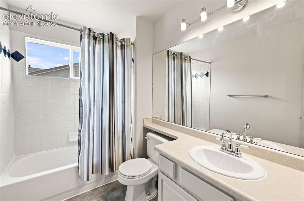 Image 18 of 41: Bathroom
