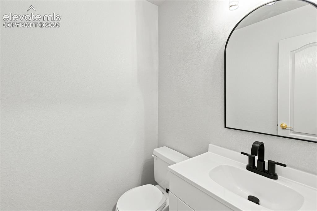 Image 31 of 41: Bathroom