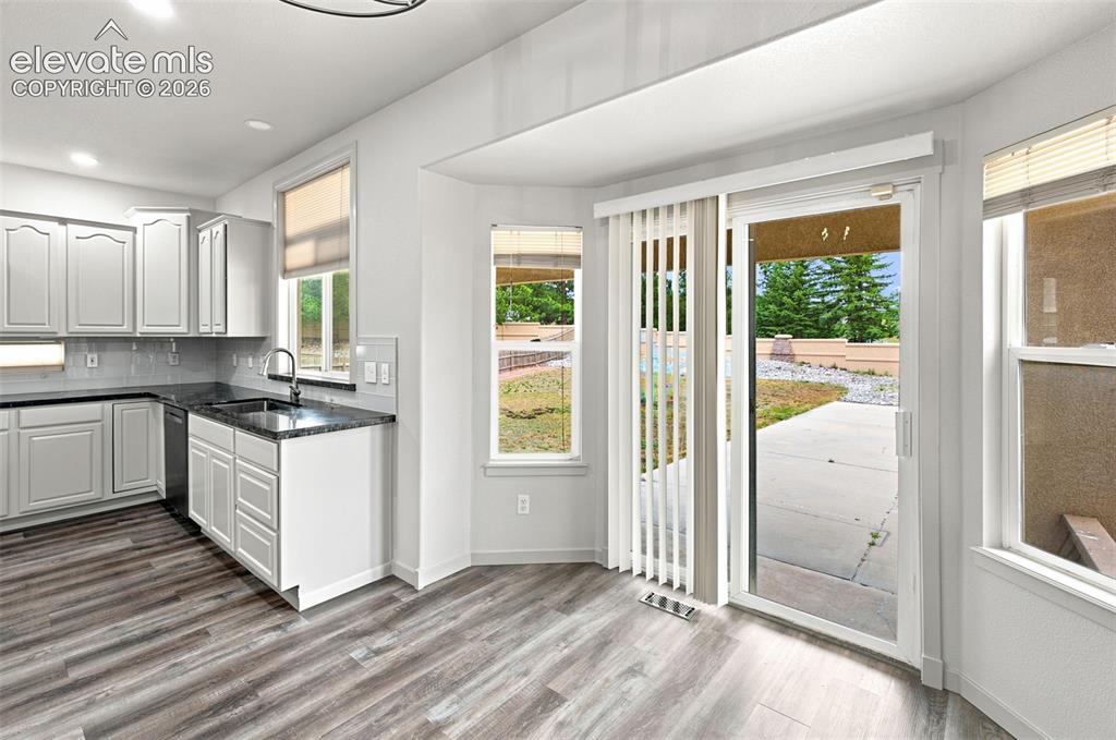 Image 8 of 41: Kitchen