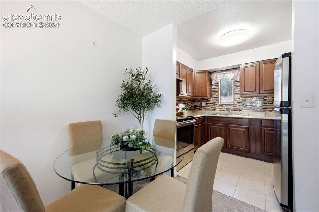 Image 9 of 35: Unit B