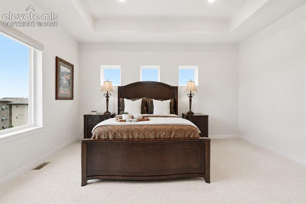 Image 17 of 36: Bedroom