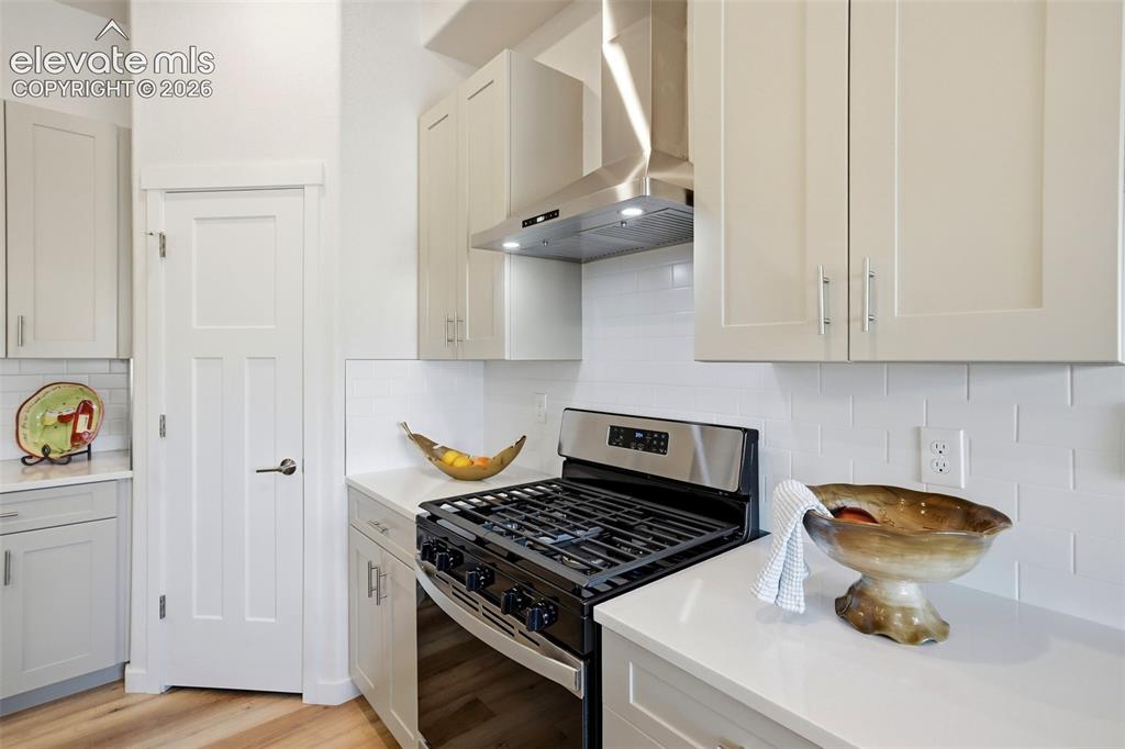 Image 6 of 36: Kitchen
