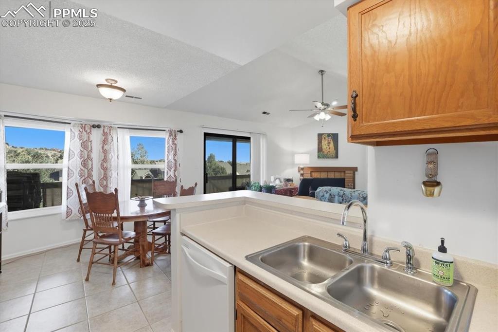 Image 11 of 34: Kitchen