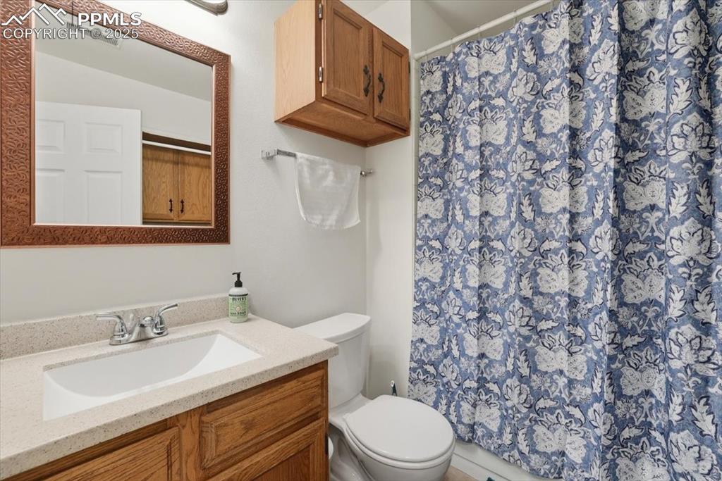 Image 14 of 34: Bathroom