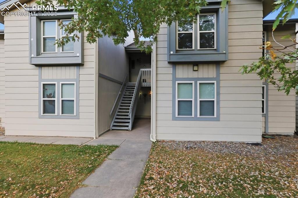 Image 3 of 34: Entry