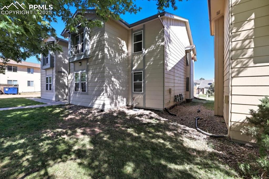 Image 4 of 34: Side of Structure