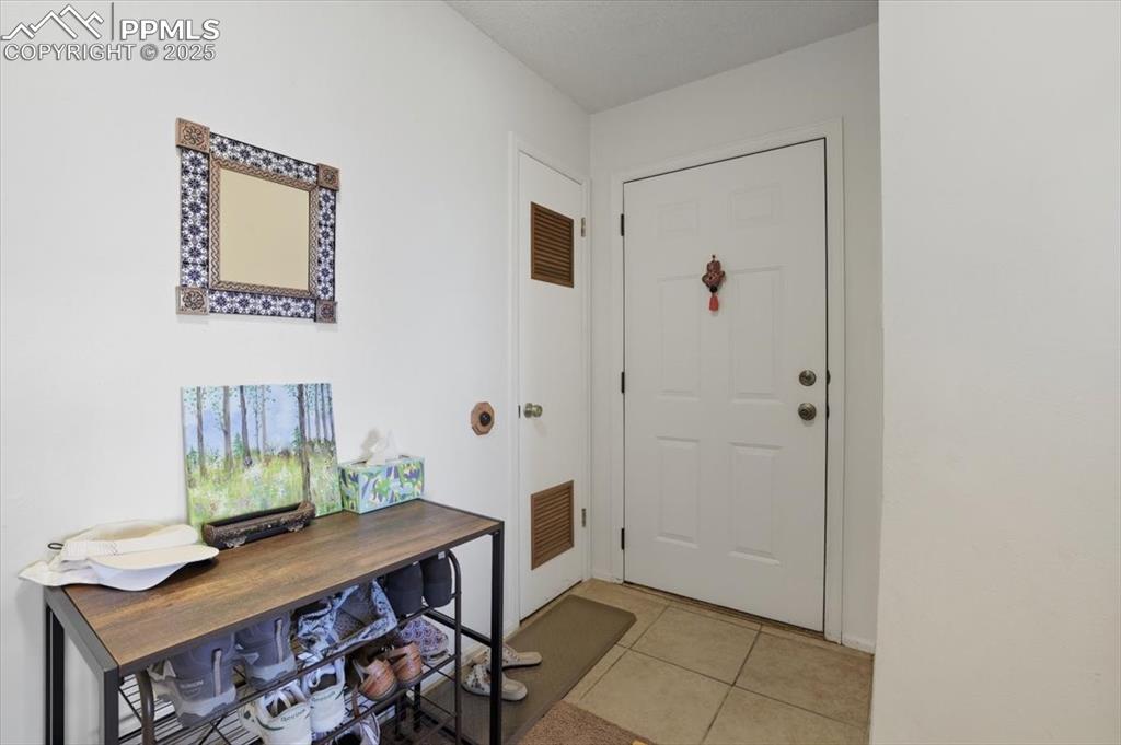 Image 6 of 34: Entry