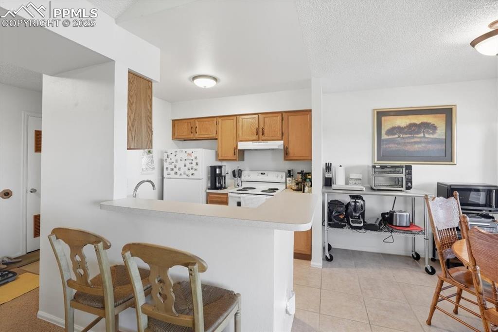 Image 7 of 34: Kitchen