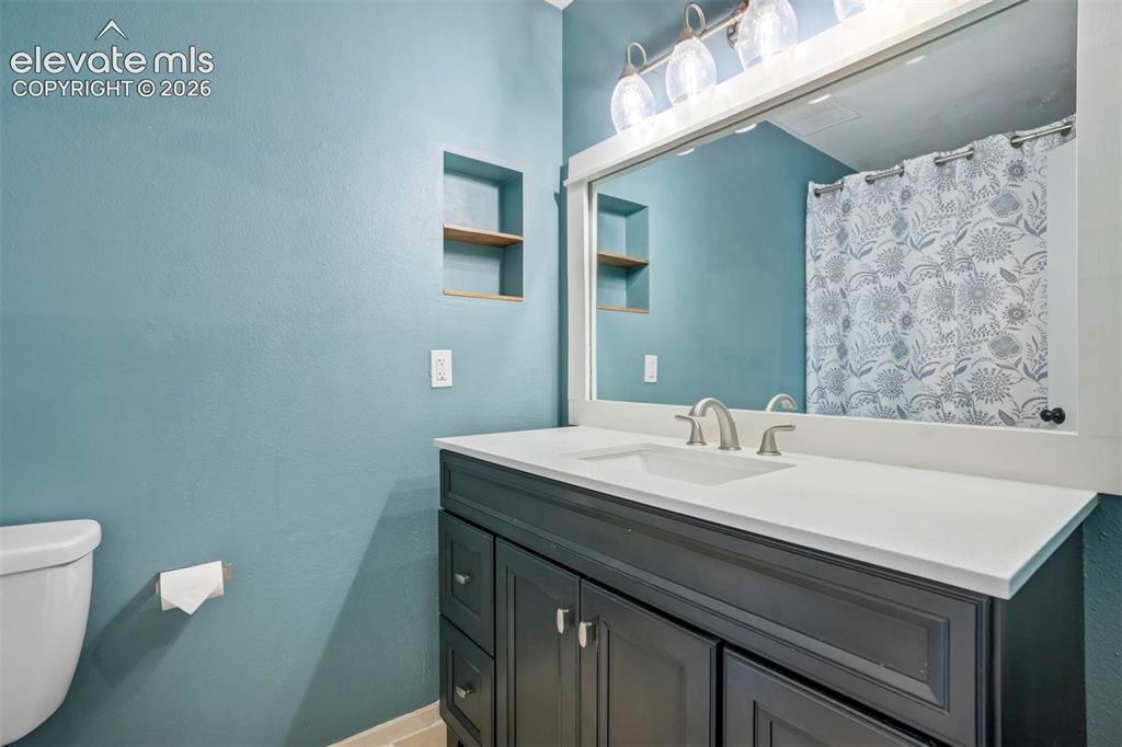 Image 14 of 28: Bathroom