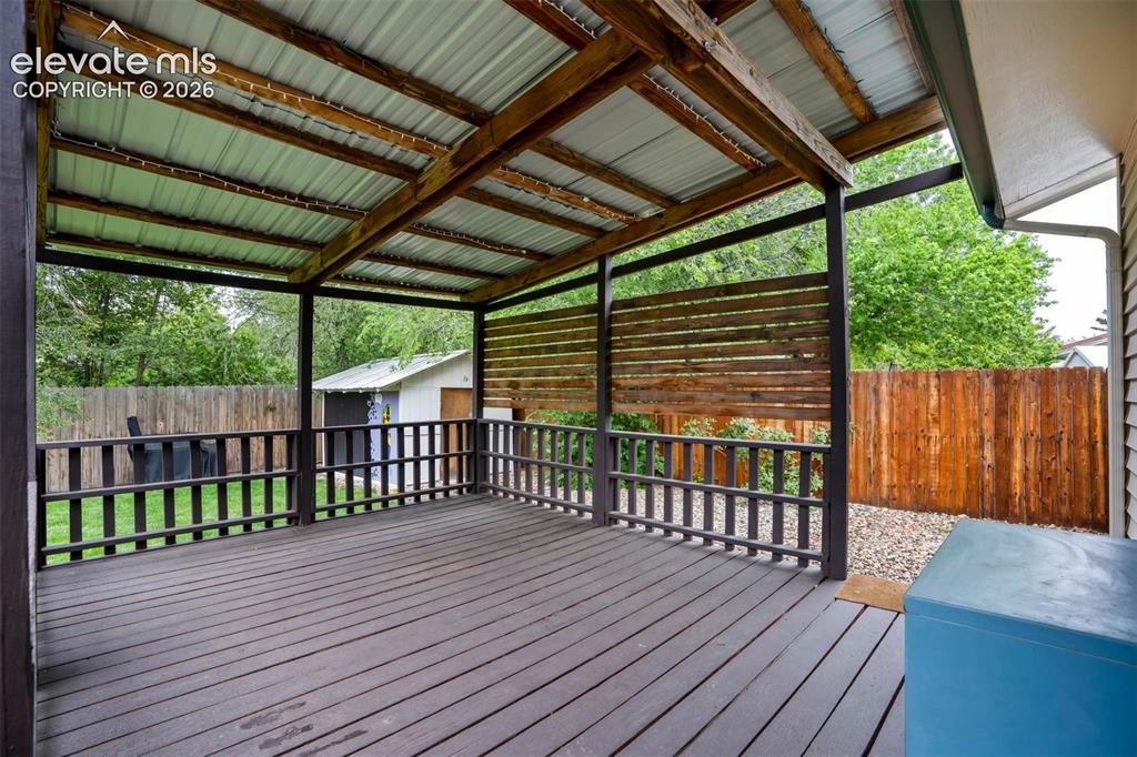 Image 22 of 28: Deck