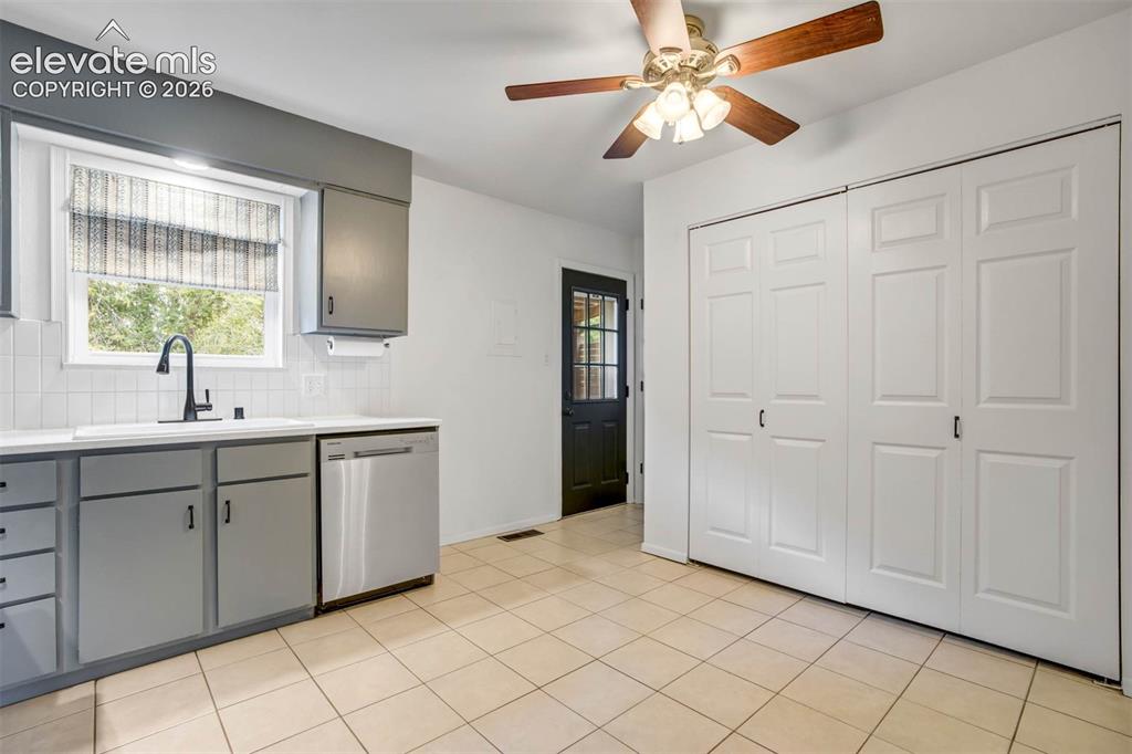 Image 6 of 28: Kitchen