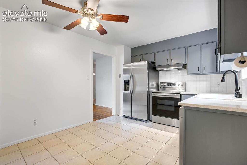 Image 8 of 28: Kitchen