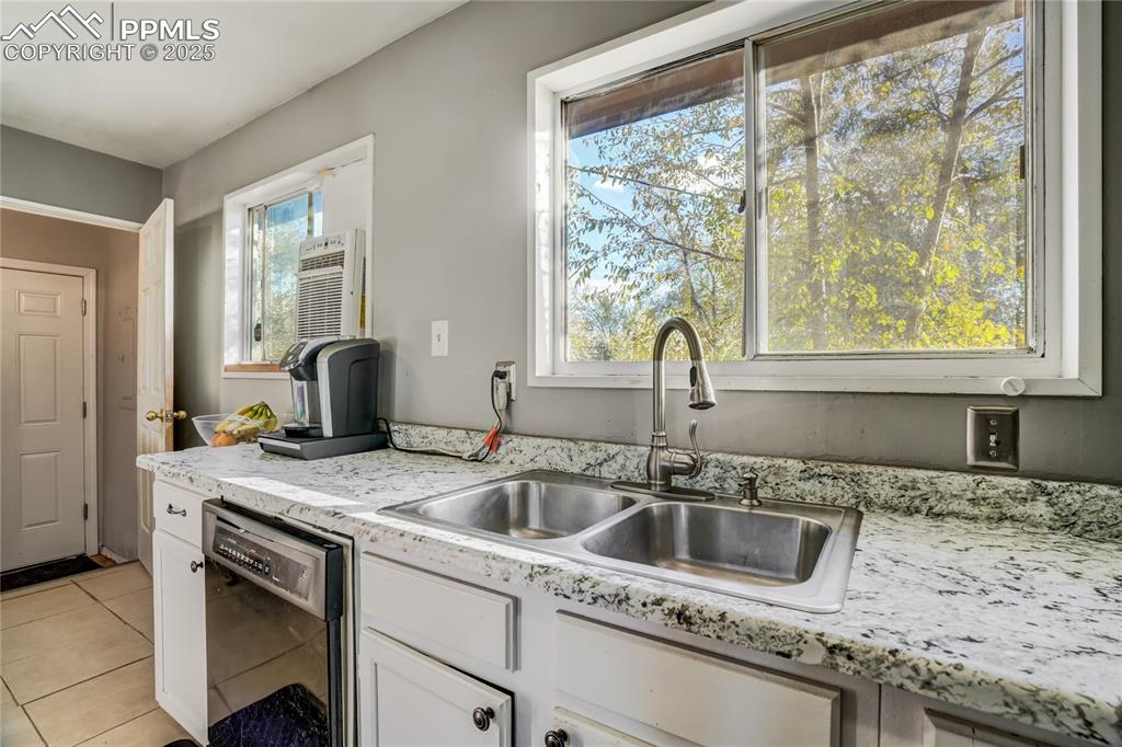 Image 10 of 48: Kitchen