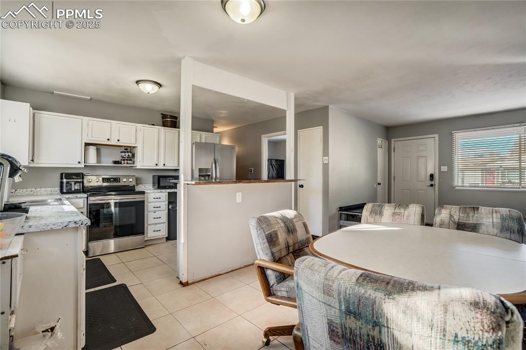 Image 13 of 48: Kitchen