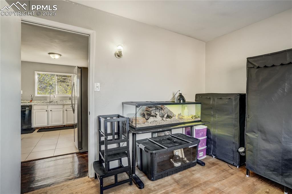Image 19 of 48: Dining Area
