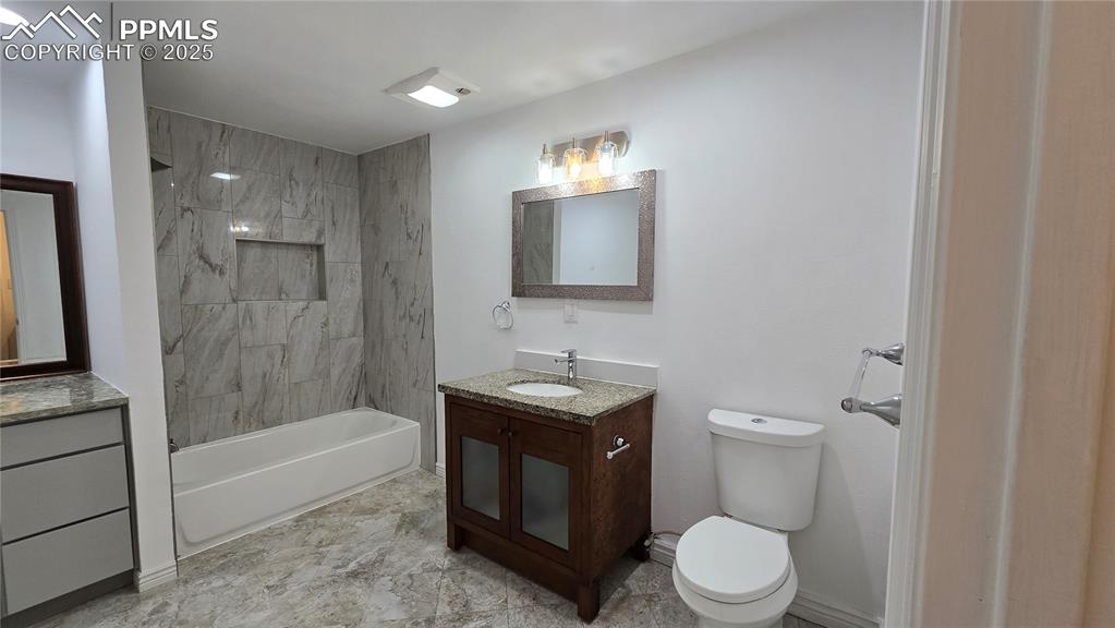 Image 16 of 42: Bathroom