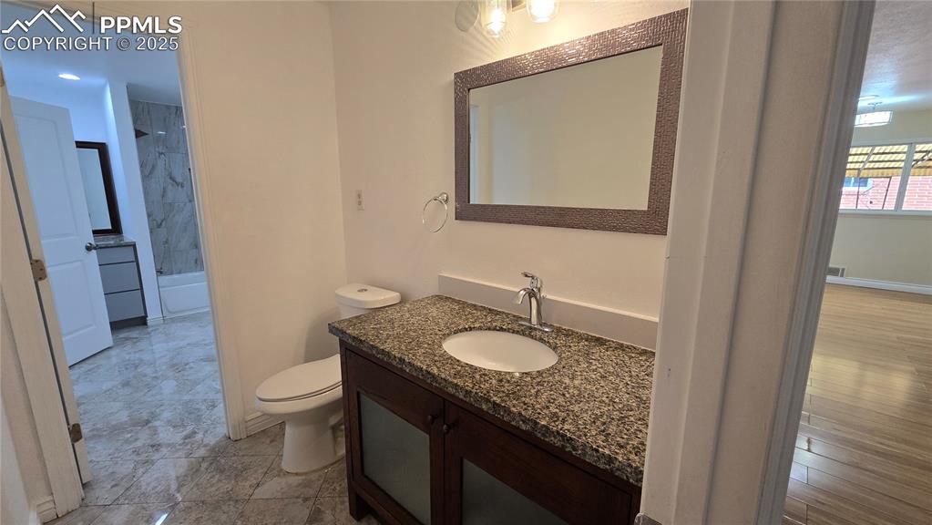 Image 22 of 42: Bathroom