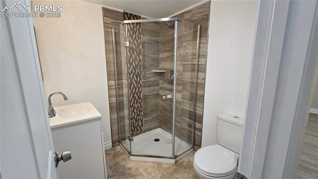 Image 31 of 42: Bathroom