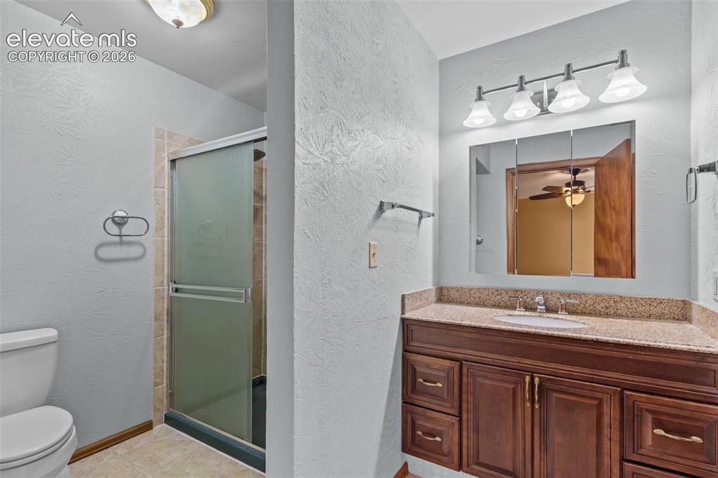 Image 18 of 40: Bathroom