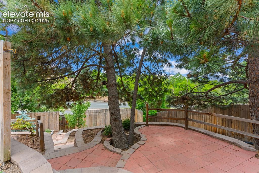 Image 28 of 40: Patio