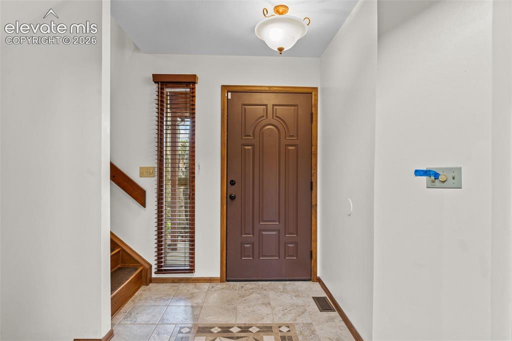 Image 5 of 40: Entry