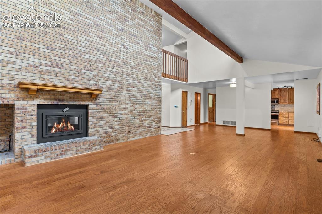Image 8 of 40: Living Room