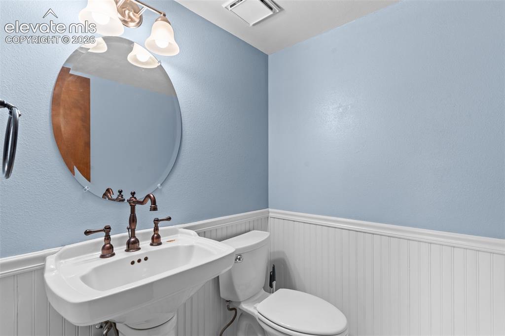 Image 9 of 40: Bathroom
