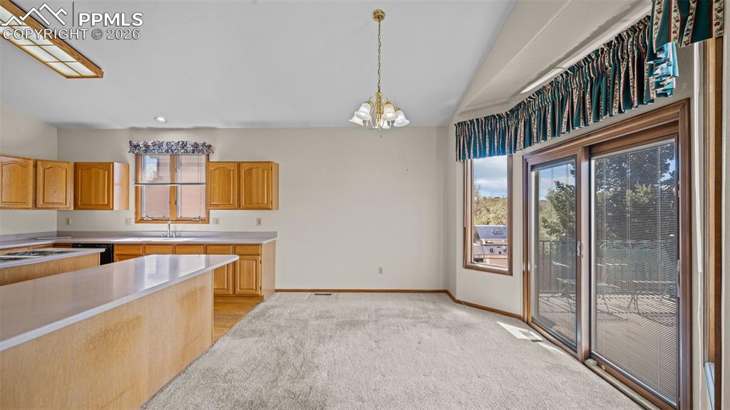 Image 24 of 47: Kitchen