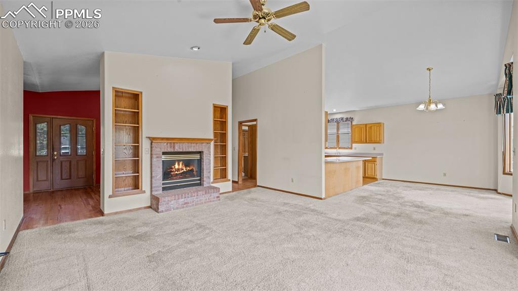 Image 32 of 47: Living Room