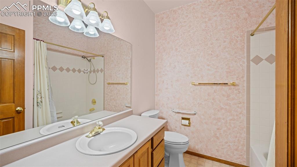 Image 5 of 47: Bathroom