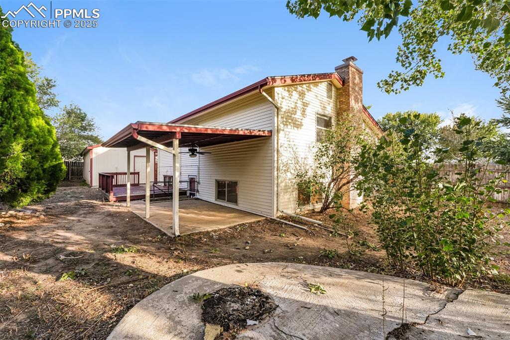 Image 20 of 22: Back of Structure