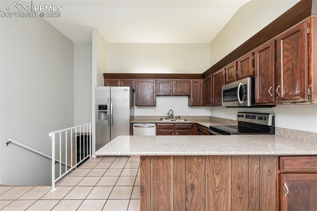 Image 5 of 22: Kitchen