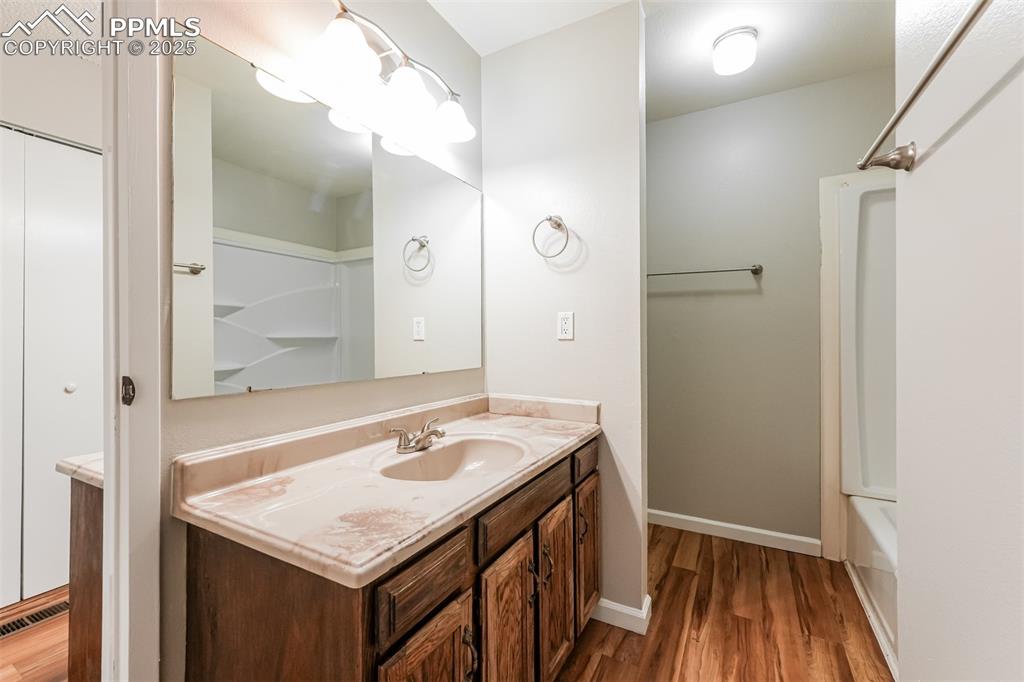 Image 9 of 22: Bathroom