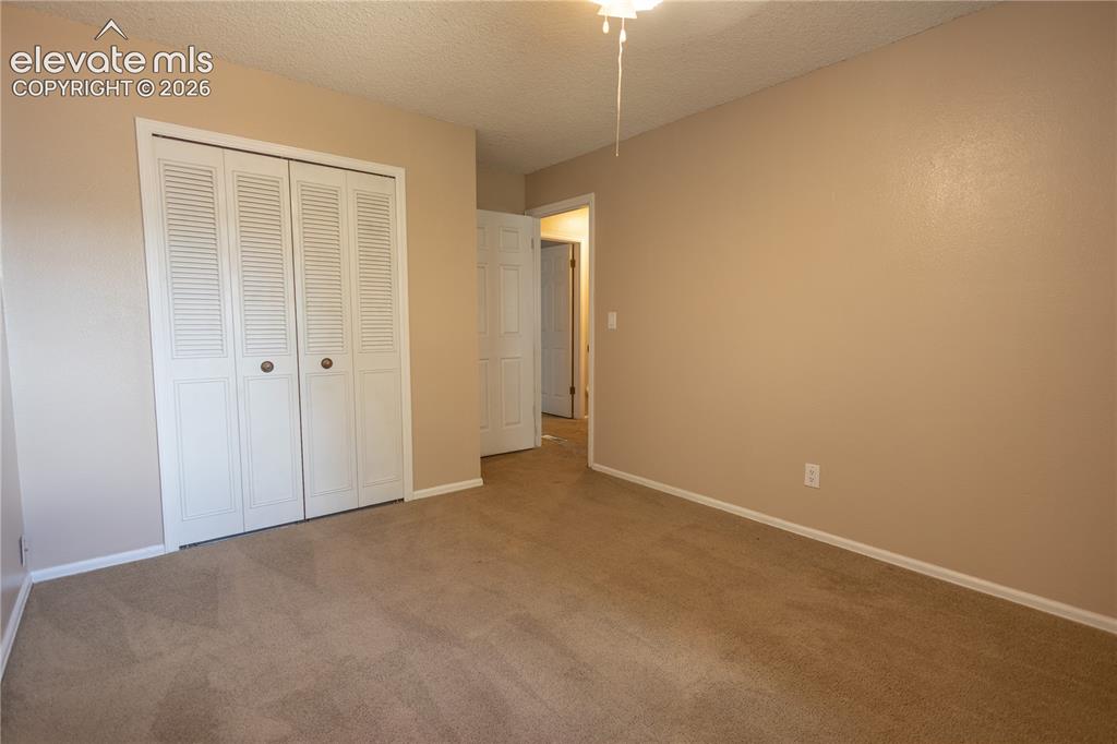 Image 14 of 20: Bedroom