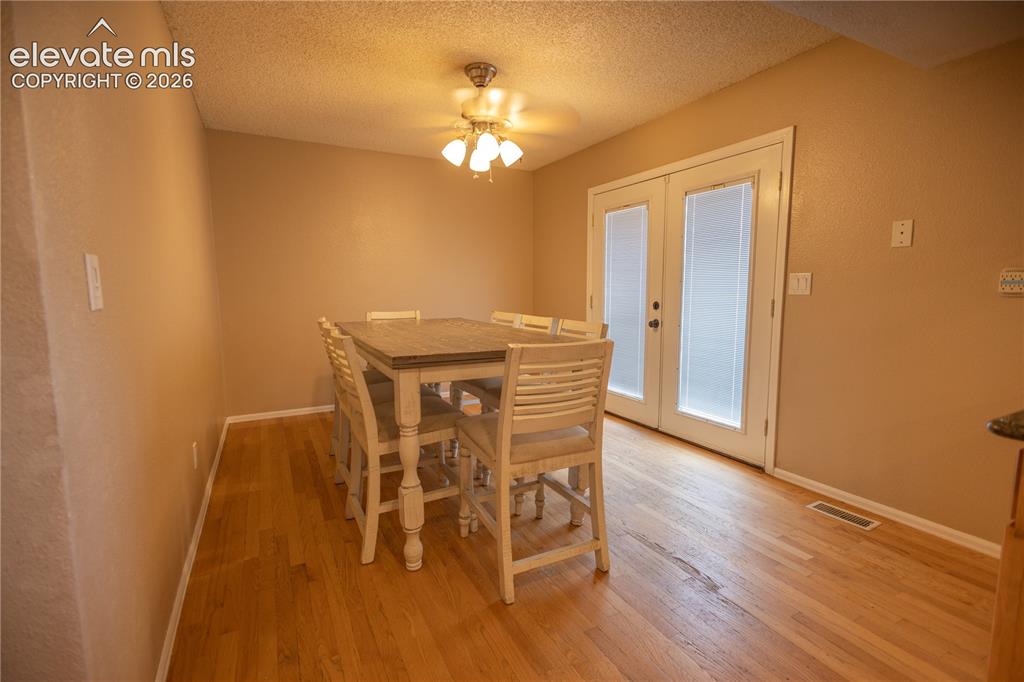 Image 4 of 20: Dining Area