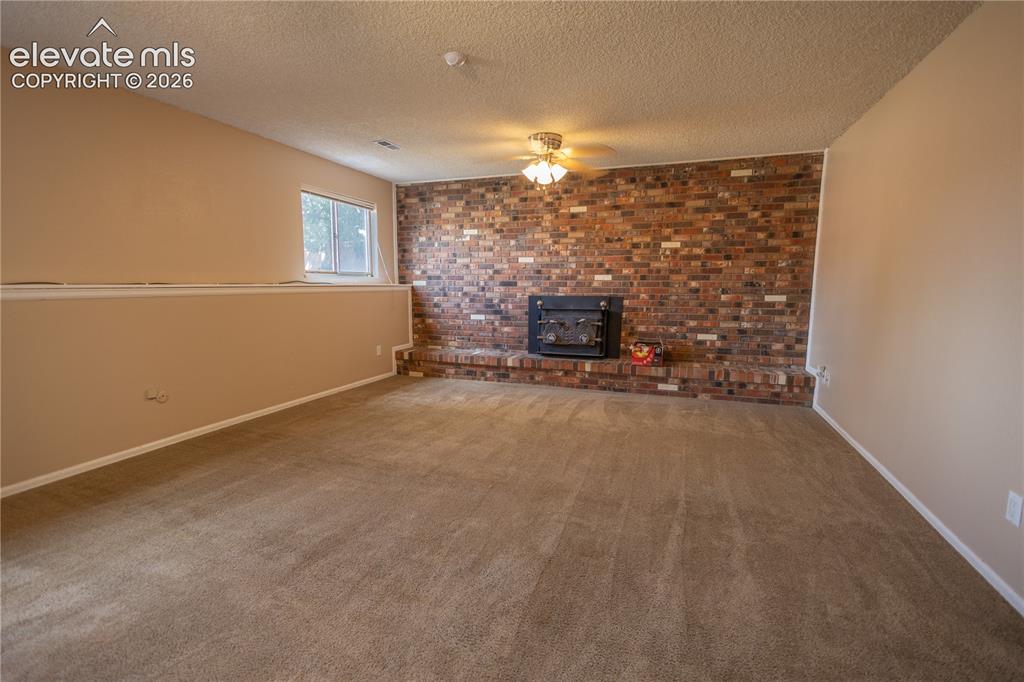 Image 7 of 20: Living Room